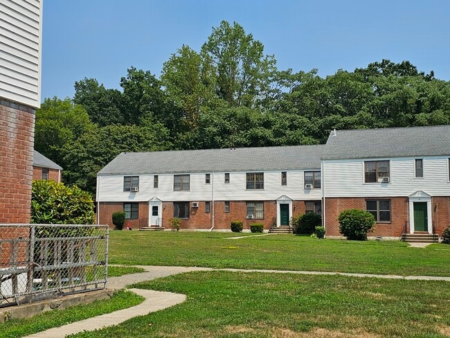 Primary Photo - 39 Nob Hill Cir