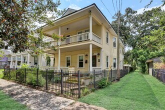 Building Photo - 4 bedroom 3 bath Springfield home