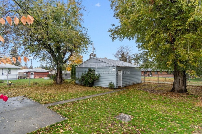 Building Photo - 1911 E Thurston Ave