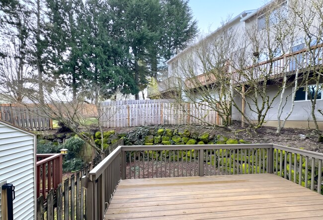 Building Photo - Light Filled 3 Bedroom Townhome with Deck, Attached Garage, and AC