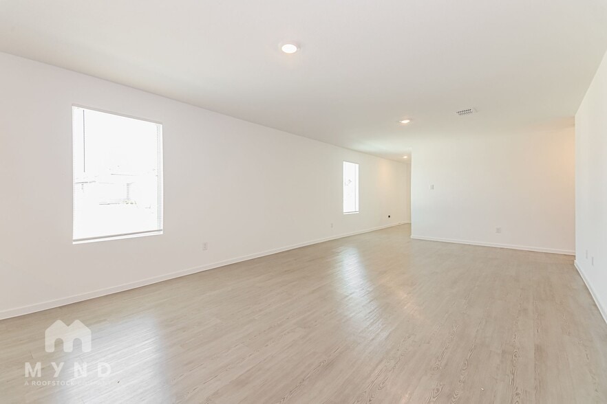 Building Photo - 1238 Basswood Dr