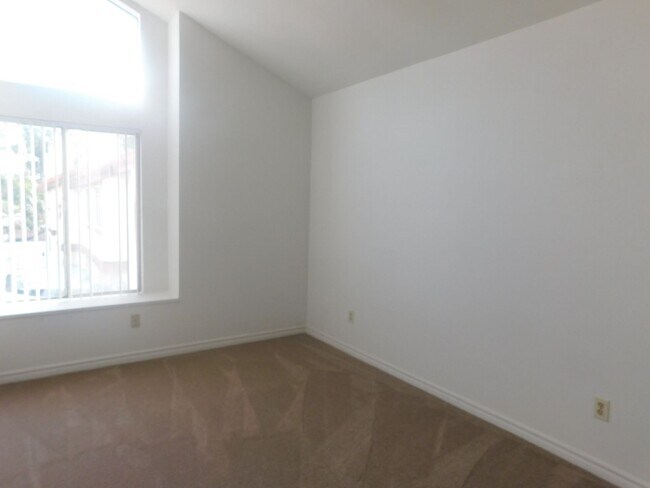 Building Photo - 4821 King Cir