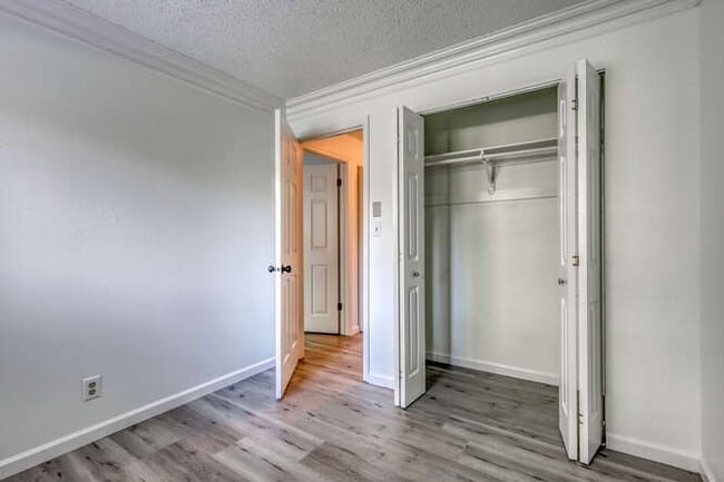 Building Photo - 1061 W Beaver Creek Blvd