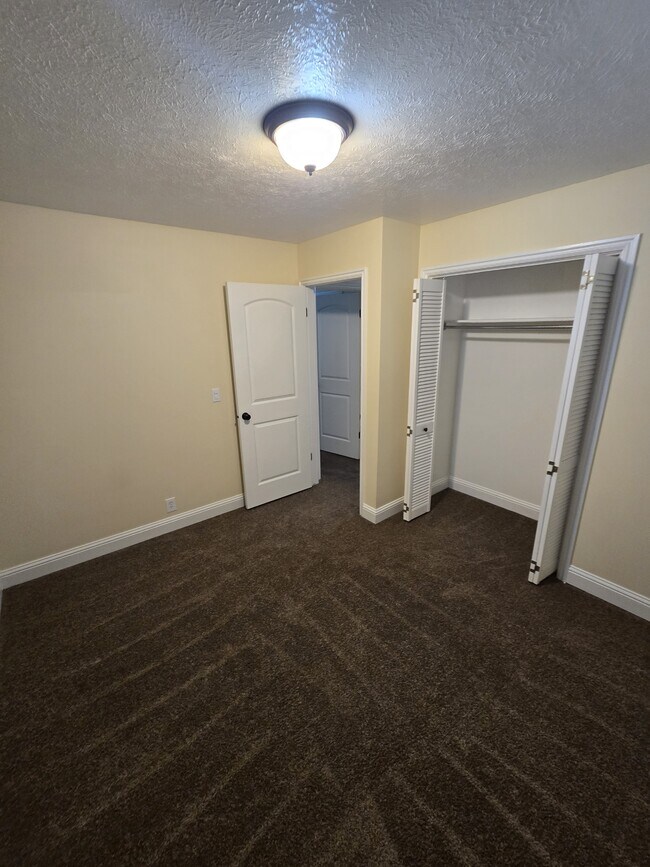 Building Photo - 2575 Dry Creek Dr