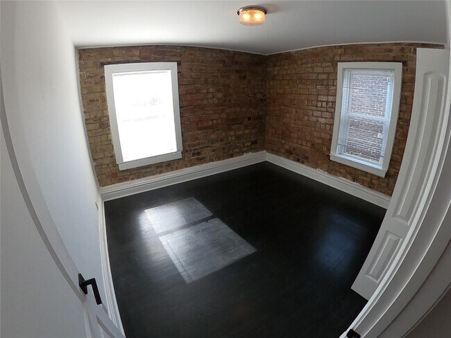 Building Photo - 2126 Maury Ave