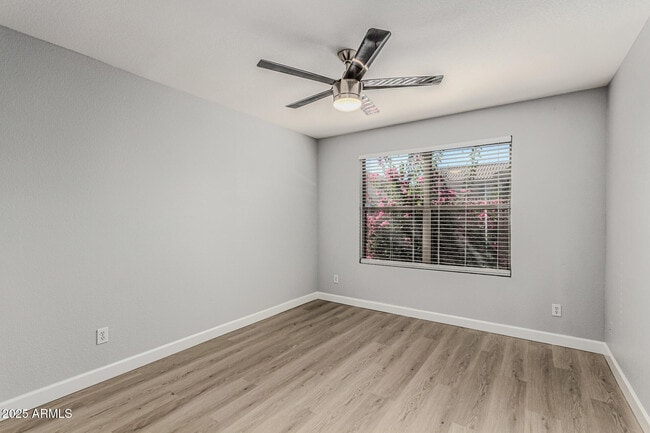 Building Photo - 6410 W Buckskin Trail