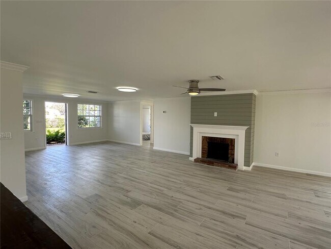 Building Photo - 812 Bayview Dr