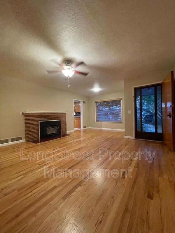Building Photo - 1630 SW 15th Ave