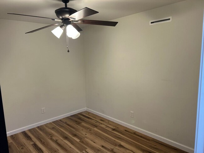 Building Photo - 348 McLean Ave