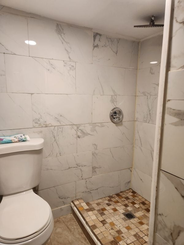 Building Photo - 404 Rosehill Pl