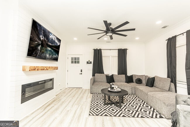 Building Photo - 330 Macon Ave