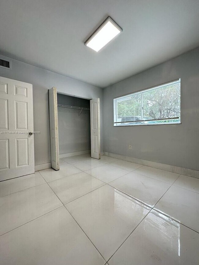 Building Photo - 665 NE 83rd Terrace