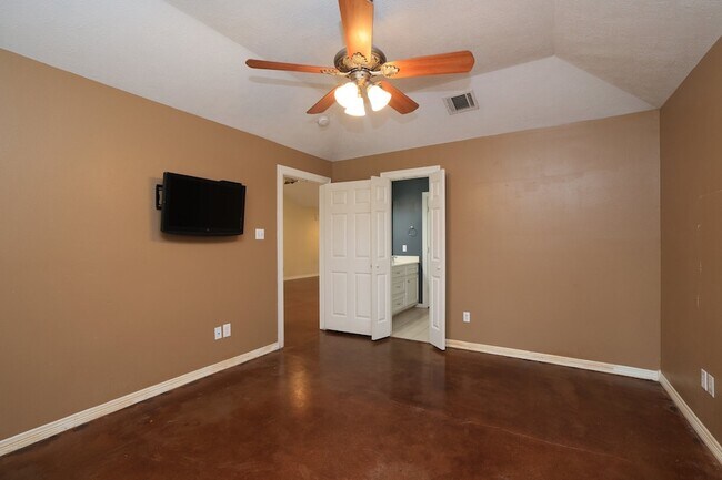 Building Photo - 22719 Rainfern Dr