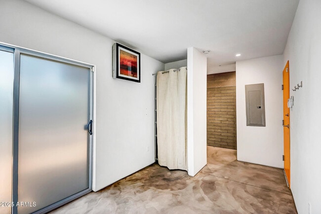 Building Photo - 1145 E Whitton Ave