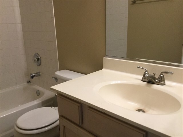 Building Photo - 13817 S Petersburg Dr