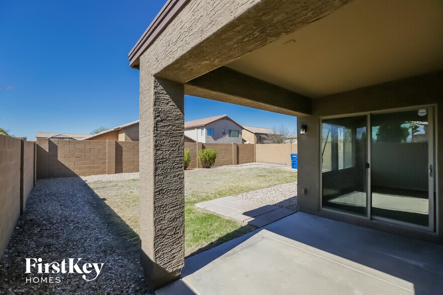 Building Photo - 6220 S 52nd Dr