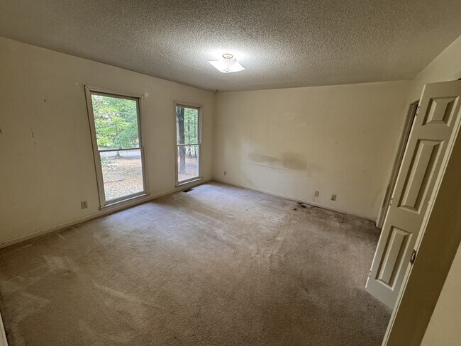 Building Photo - 112 Oak Leaf Cir