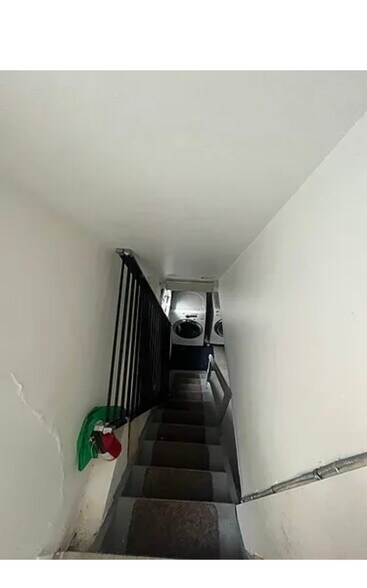 Building Photo - 161 Palisade Ave