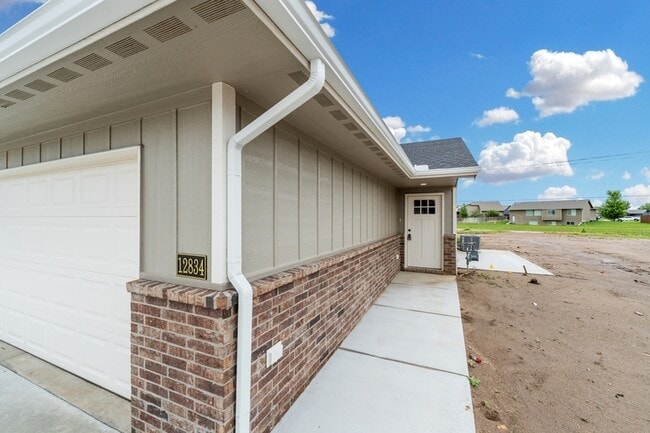 Building Photo - 12717 W Cowboy St