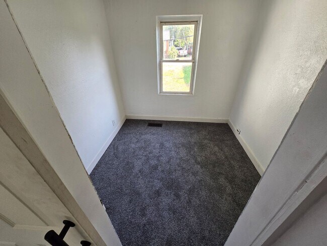 Building Photo - Four Bedroom Home in Northwest Grand Rapids