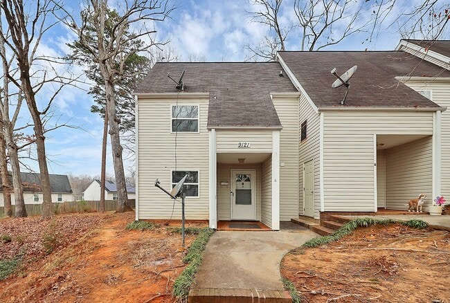 Building Photo - 9121 Troon Ln