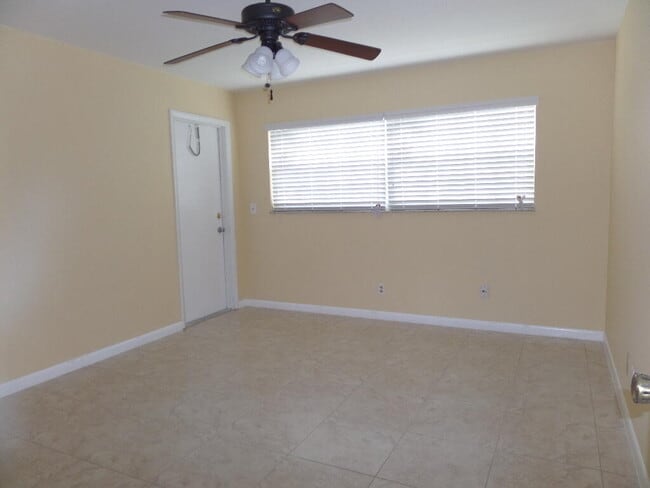Building Photo - 9145 E Highland Pines Blvd