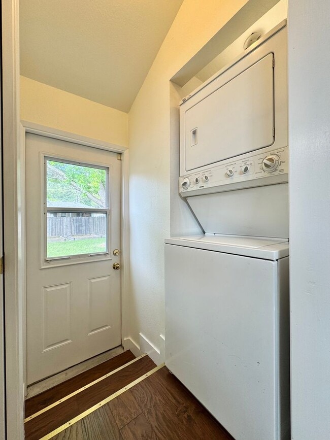 Building Photo - 3 Bedrooms, 1 1/2 Bathrooms, Classic Napa ...