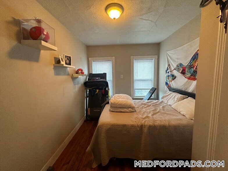 Building Photo - 9 Medford St