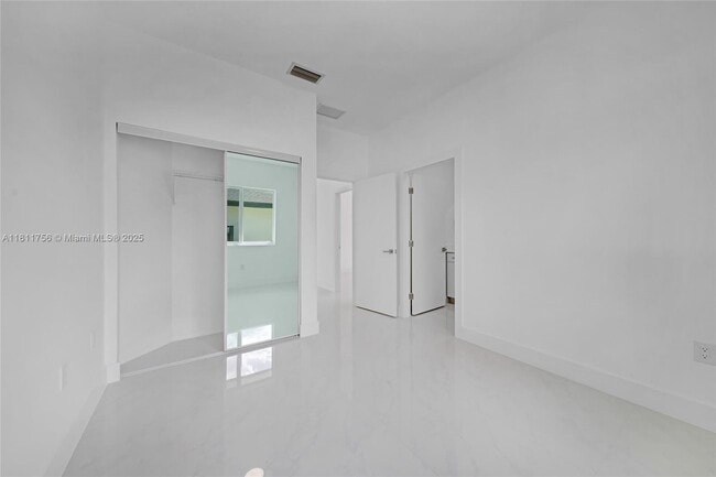 Building Photo - 15640 NW 39th Ct
