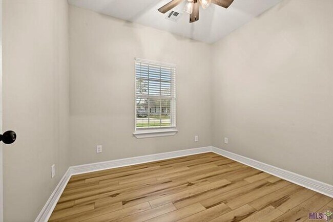 Building Photo - 13411 Country Meadow Ave