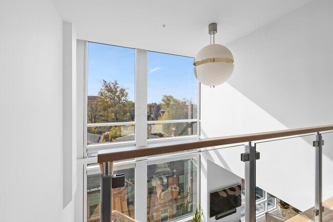 Building Photo - 1145 N High St