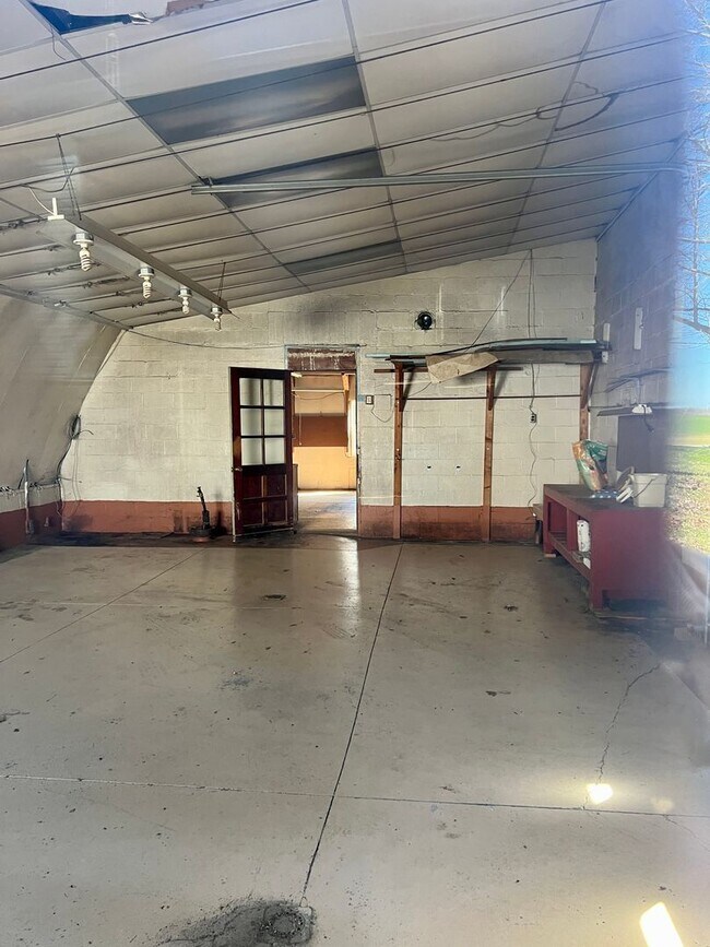 Building Photo - Country living! 1st floor laundry 3+ car garage with work shop