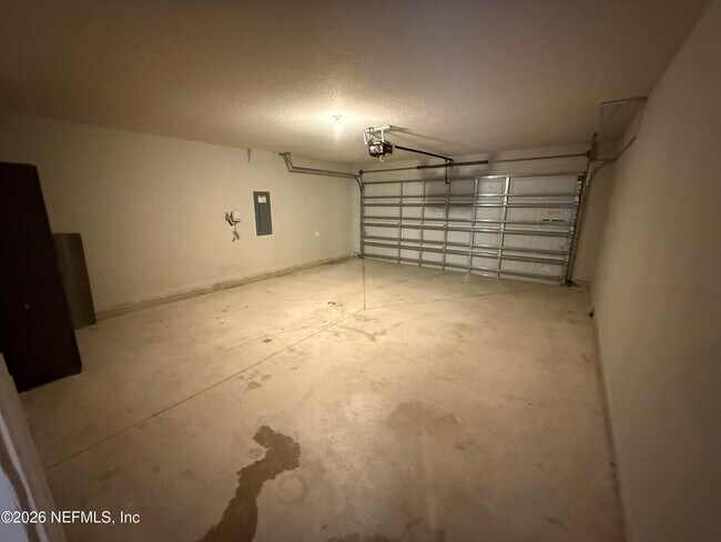 Building Photo - 8574 Newnan Lk Dr