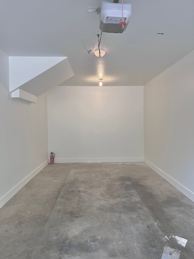 Building Photo - 4190 NW Meadow Creek Cir