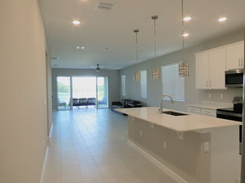 Building Photo - 917 Heirloom Dr