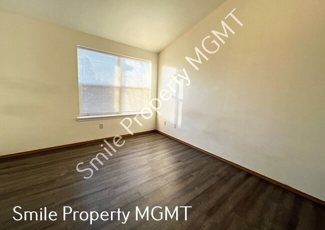 Building Photo - A nice house with 3 beds rooms and 2.5 baths.