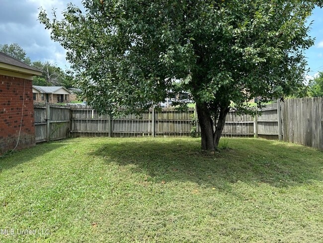 Building Photo - 3434 Laurelwood Dr