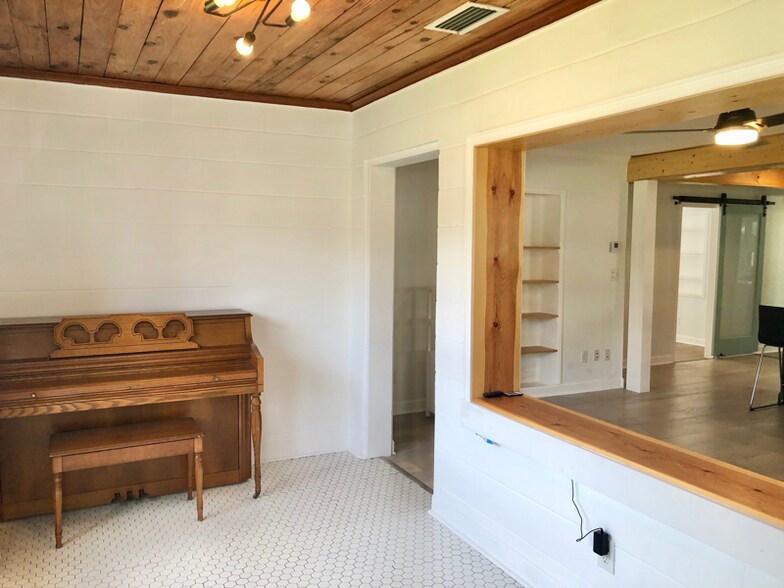 Building Photo - 1214 Warwick Pl