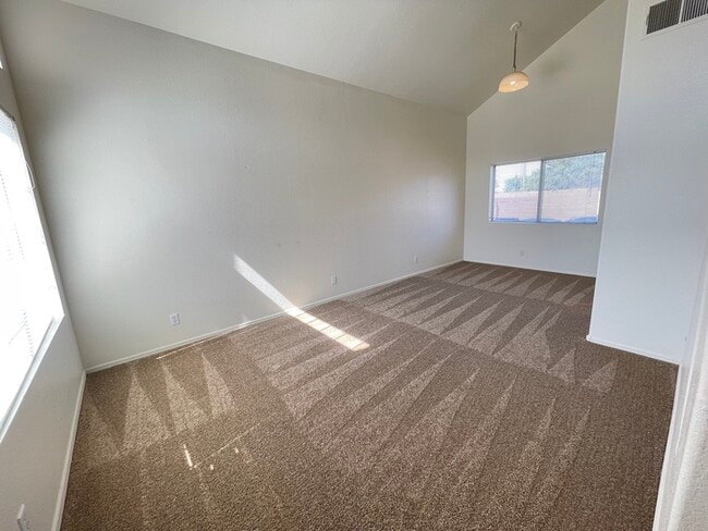 Building Photo - To schedule a viewing, call Wally Fellman ...