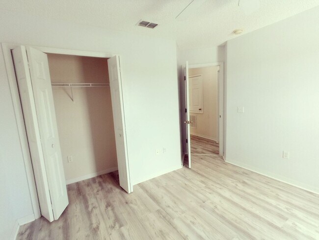 Building Photo - 17411 Woodcrest Way