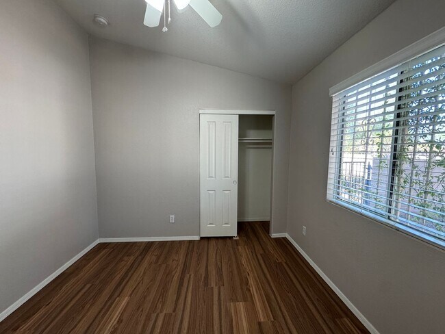 Building Photo - Great 4Bdm 2Ba Home, in a well desired loc...