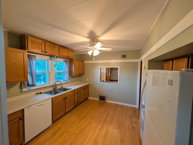 Building Photo - 1418 N 57th St