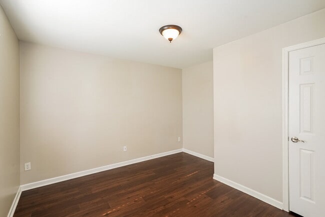 Building Photo - 724 Maylene Dr