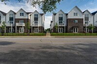 Building Photo - 5602 Sofias Cir