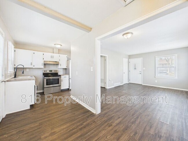 Building Photo - 721 N Rogers St