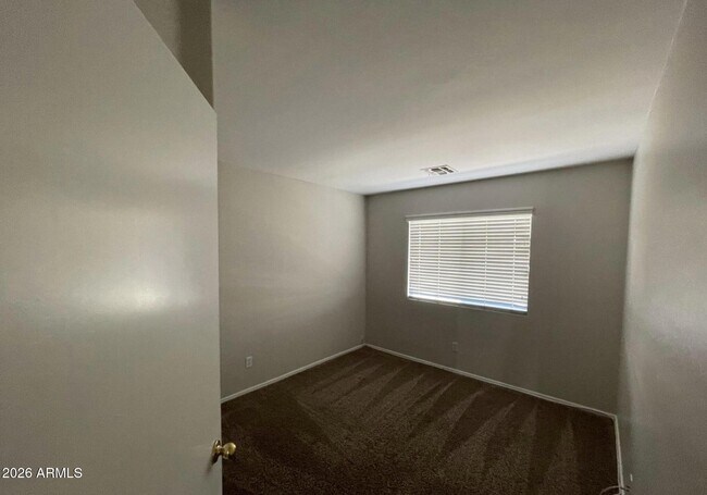 Building Photo - 10925 W Kaler Dr