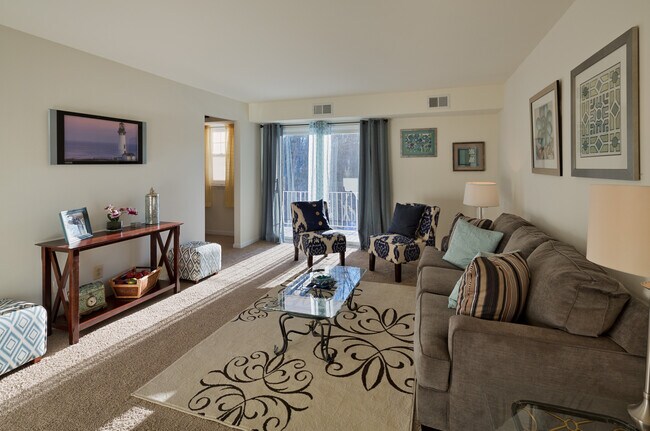 Building Photo - 2nd Floor: Discover private, elevated views and quiet surroundings in this sunny 1-bedroom apartm...