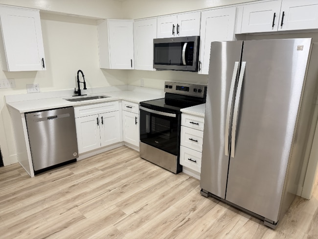 Building Photo - 208 Ogden Canyon Rd