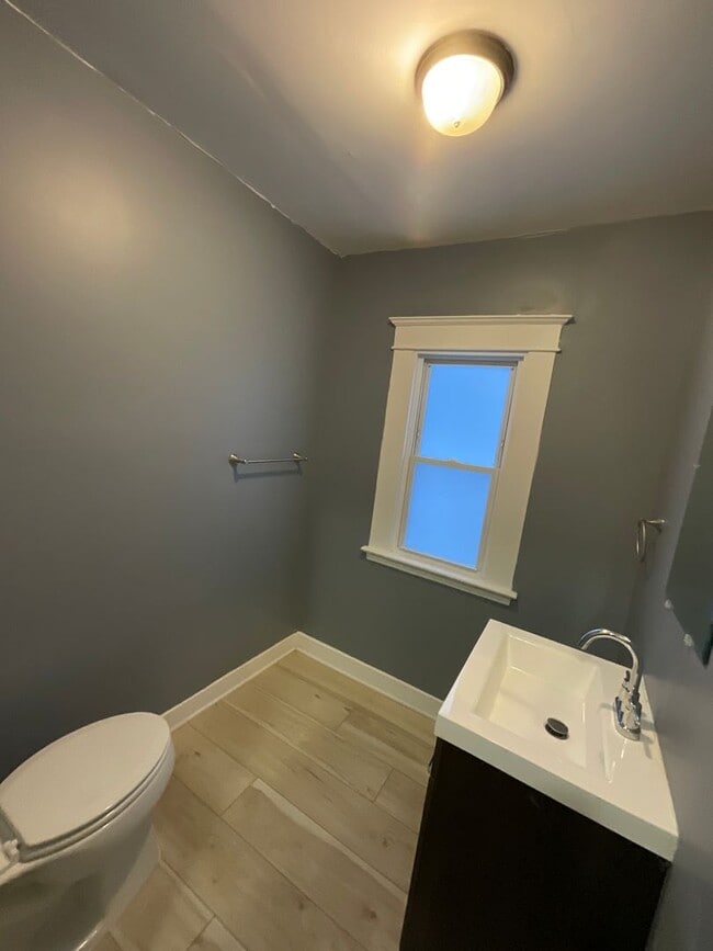 Building Photo - 12602 Thornhurst Ave