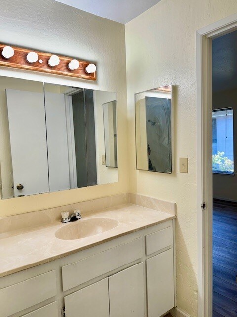 Building Photo - 361 Pantano Cir